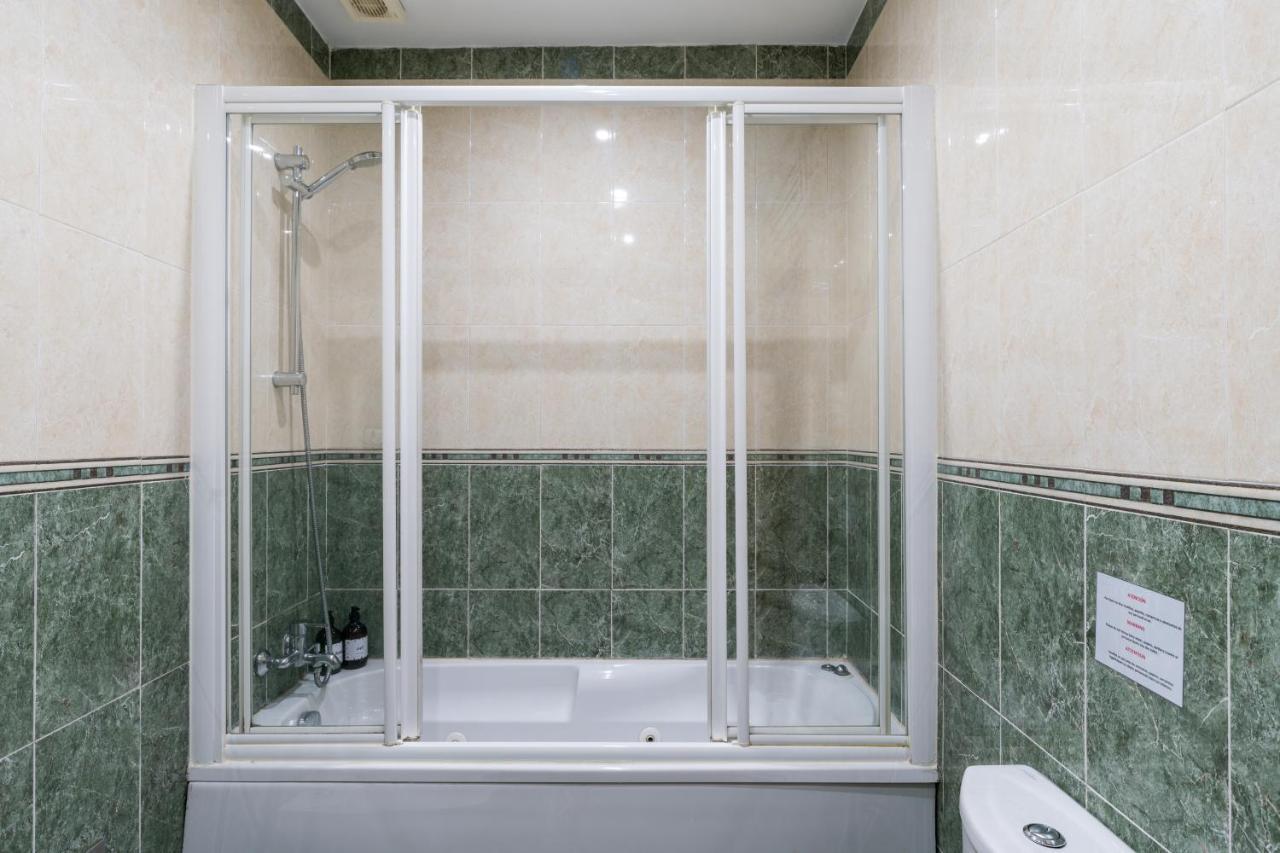 Holi-Rent Salado Apartment Sevilla Exterior foto