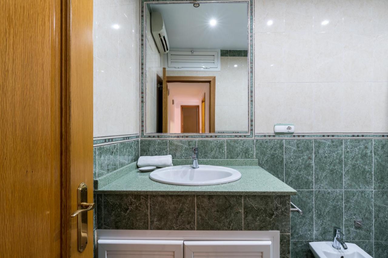 Holi-Rent Salado Apartment Sevilla Exterior foto