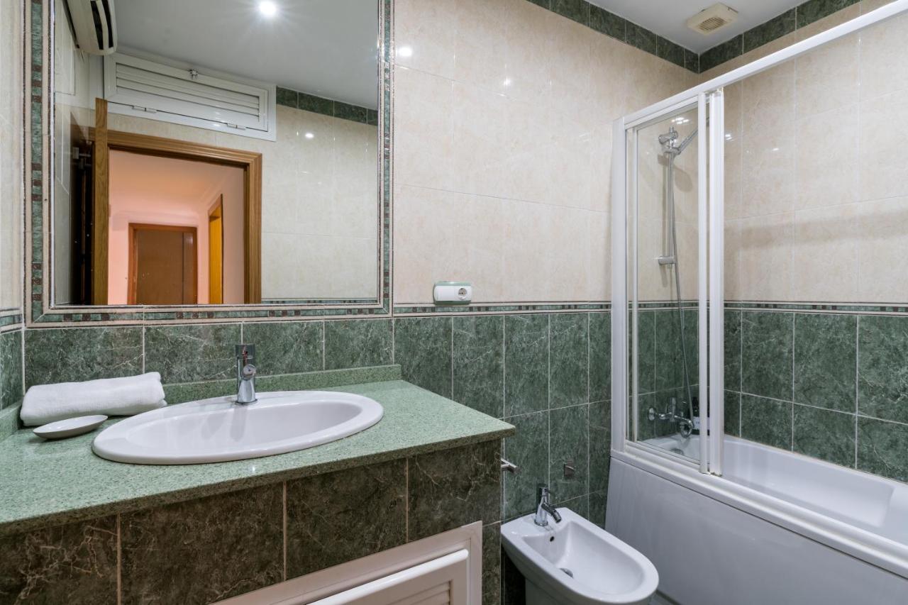 Holi-Rent Salado Apartment Sevilla Exterior foto